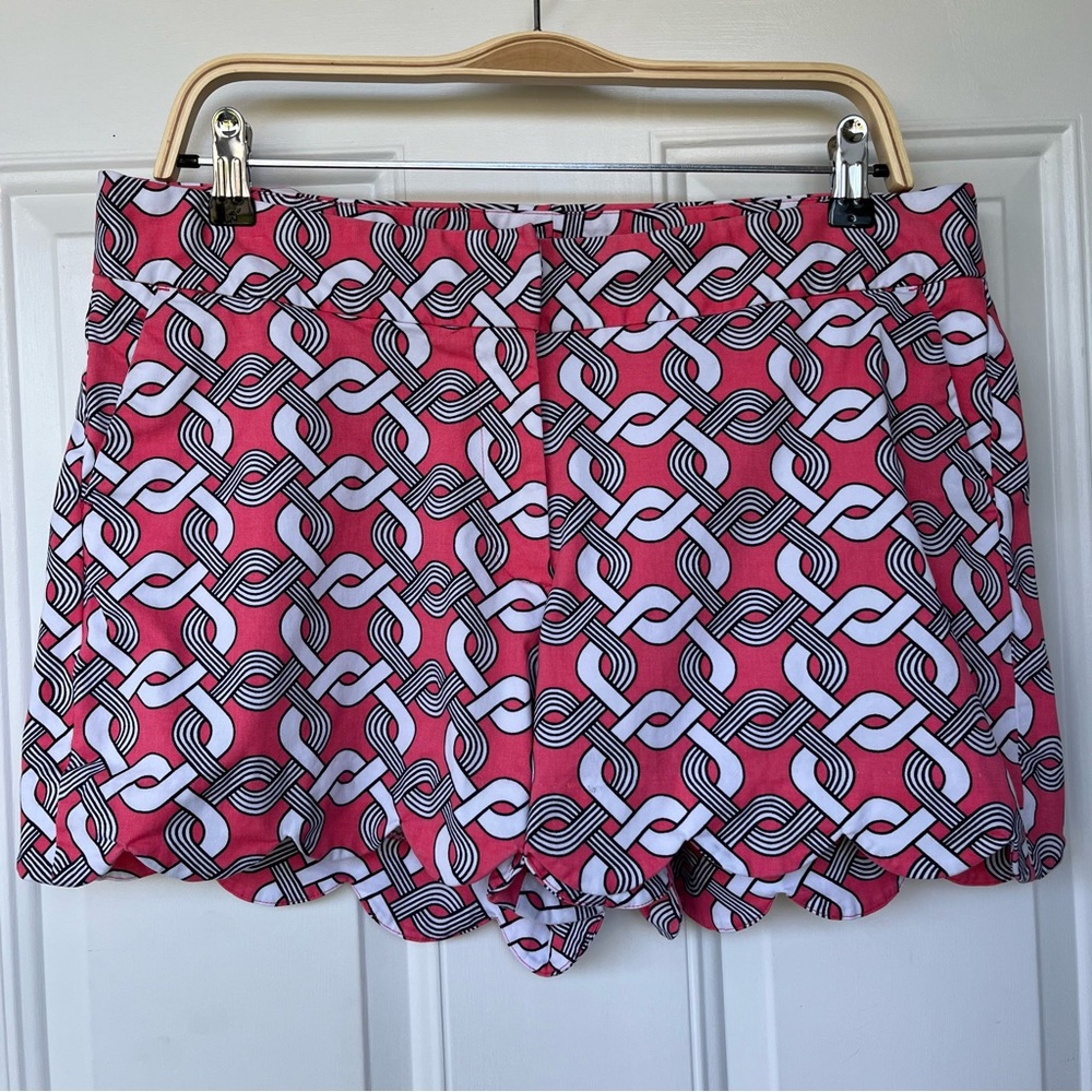 •Crown & Ivy• Patterned Scalloped Hem Shorts -Size 12